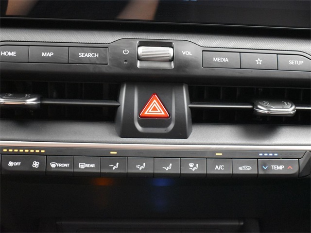 Vehicle image 33 of 46