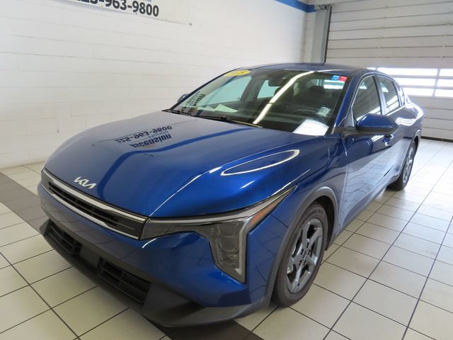 2025 Kia K4 LXS Image 1 of 34