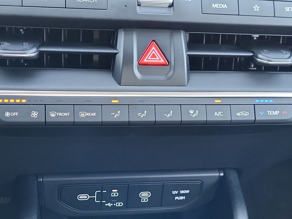 Vehicle image 23 of 28