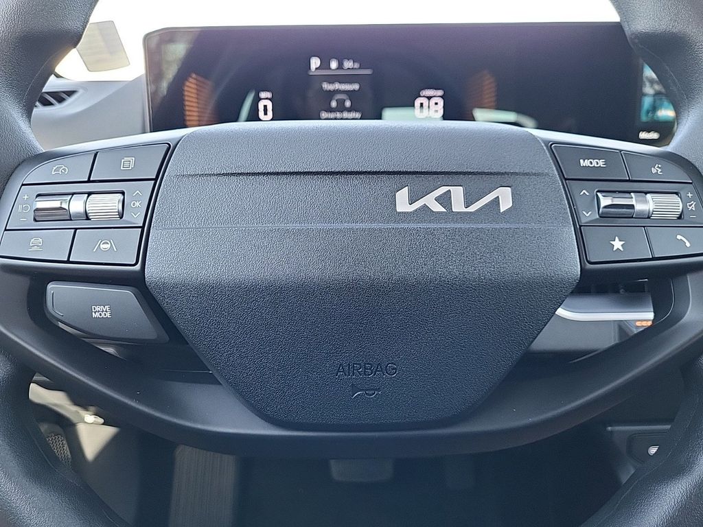 Vehicle image 18 of 28