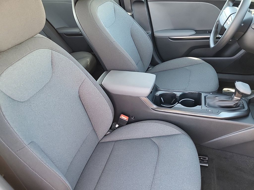 Vehicle image 17 of 28