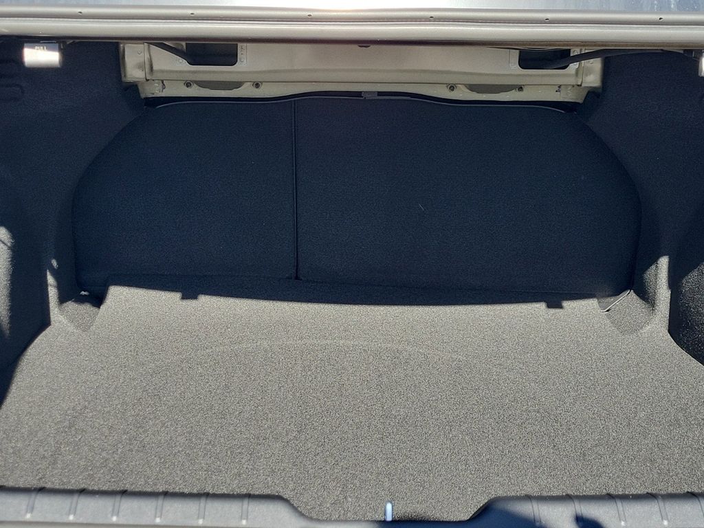 Vehicle image 16 of 28