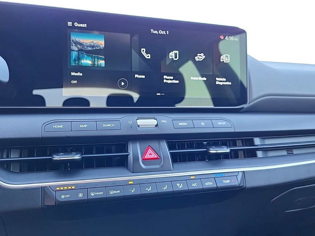 Vehicle image 10 of 28