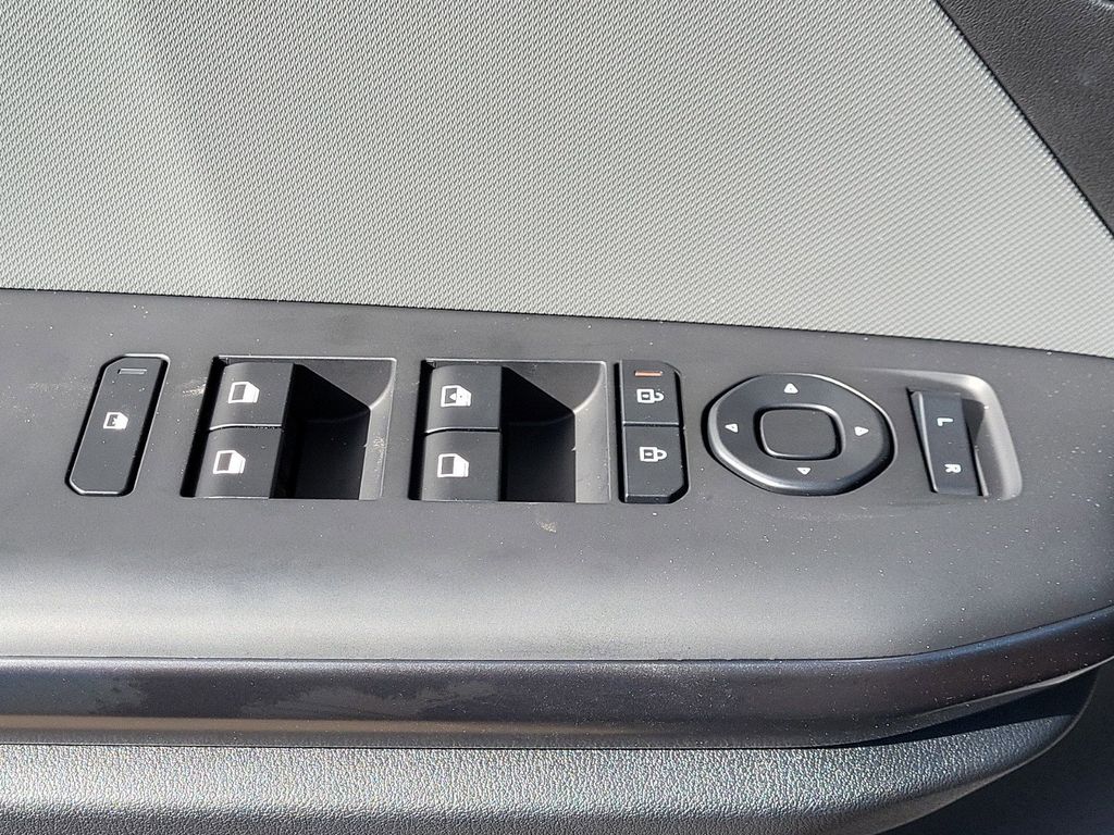 Vehicle image 9 of 28