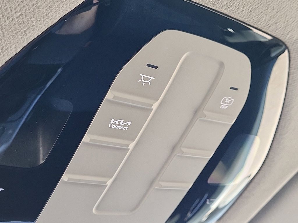 Vehicle image 26 of 28
