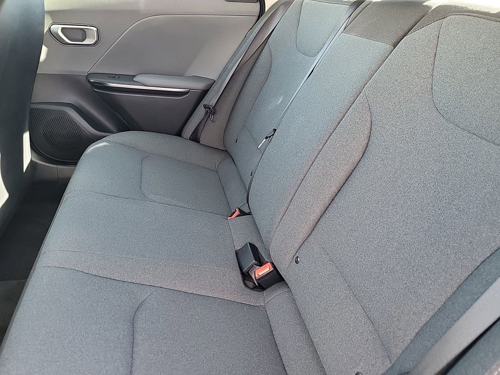 Vehicle image 14 of 28