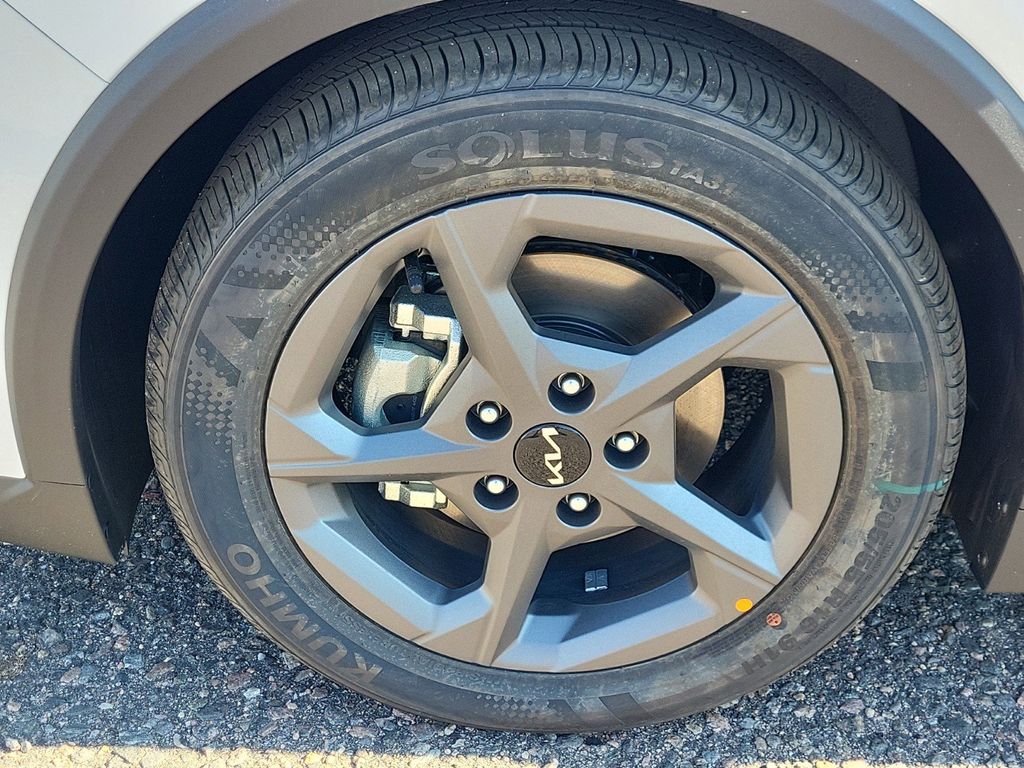 Vehicle image 7 of 28
