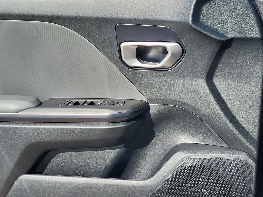 Vehicle image 8 of 28