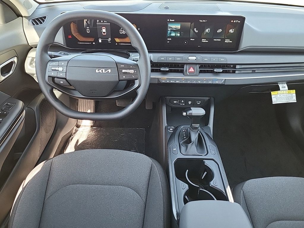 Vehicle image 15 of 28