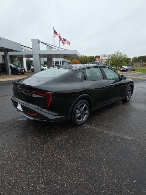 2025 Kia K4 LXS Image 10 of 44