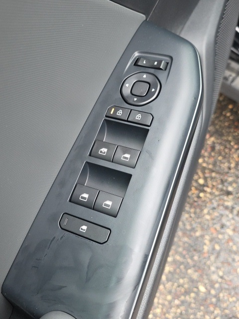 2025 Kia K4 LXS Image 37 of 44