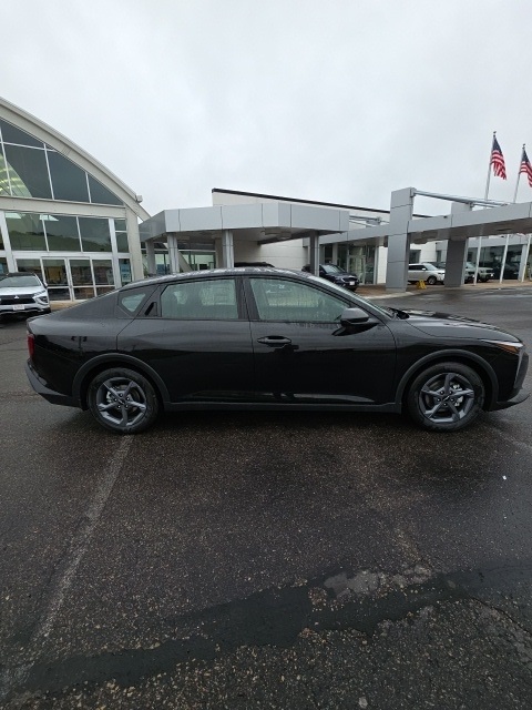 2025 Kia K4 LXS Image 9 of 44