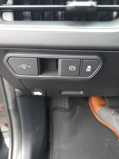 2025 Kia K4 LXS Image 40 of 44