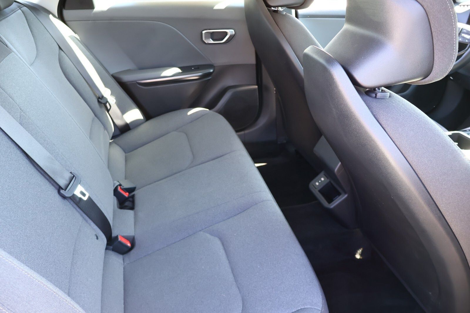 Vehicle image 18 of 29