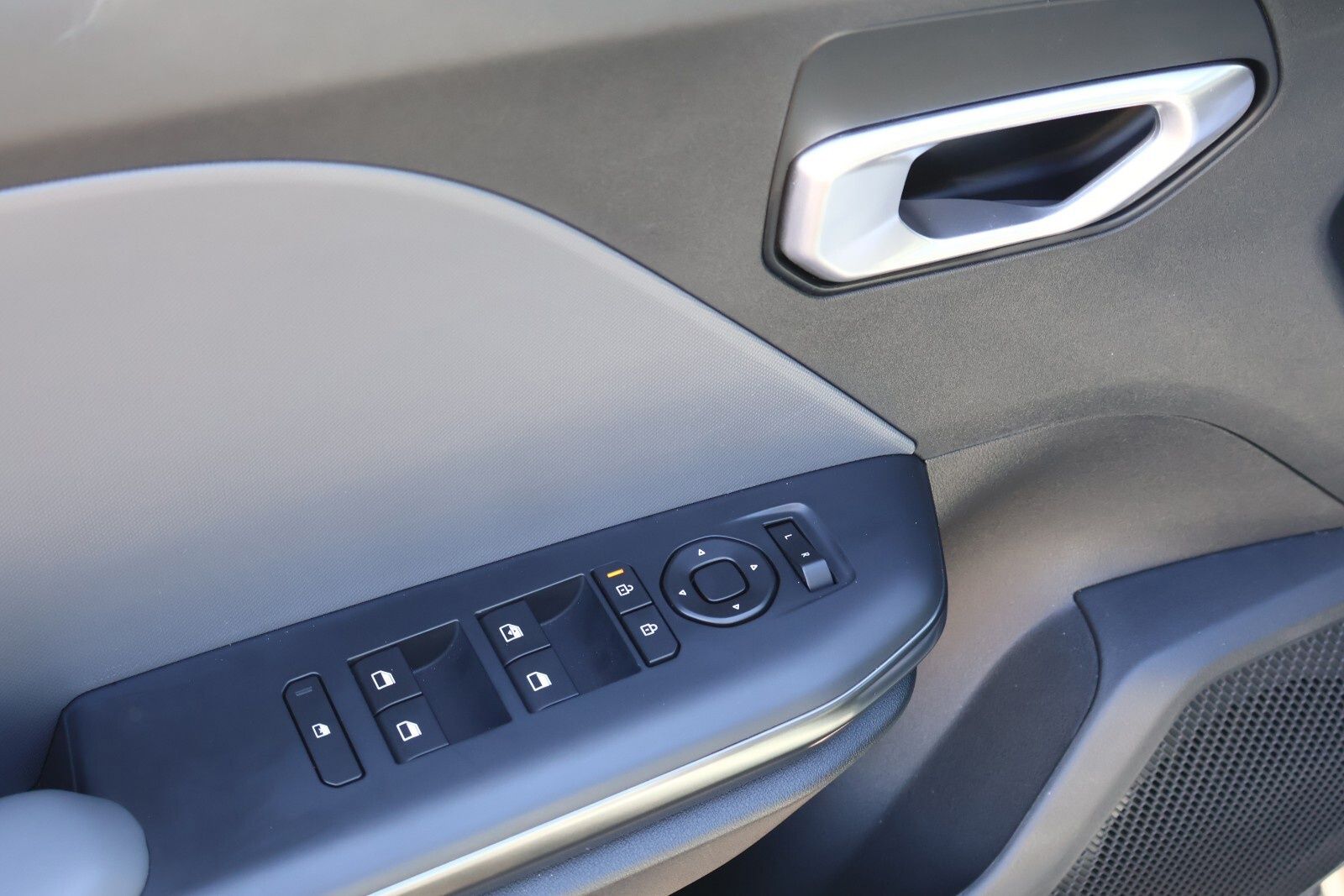 Vehicle image 22 of 29