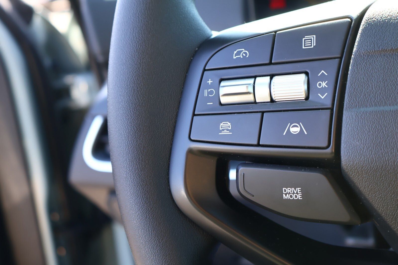 Vehicle image 25 of 29