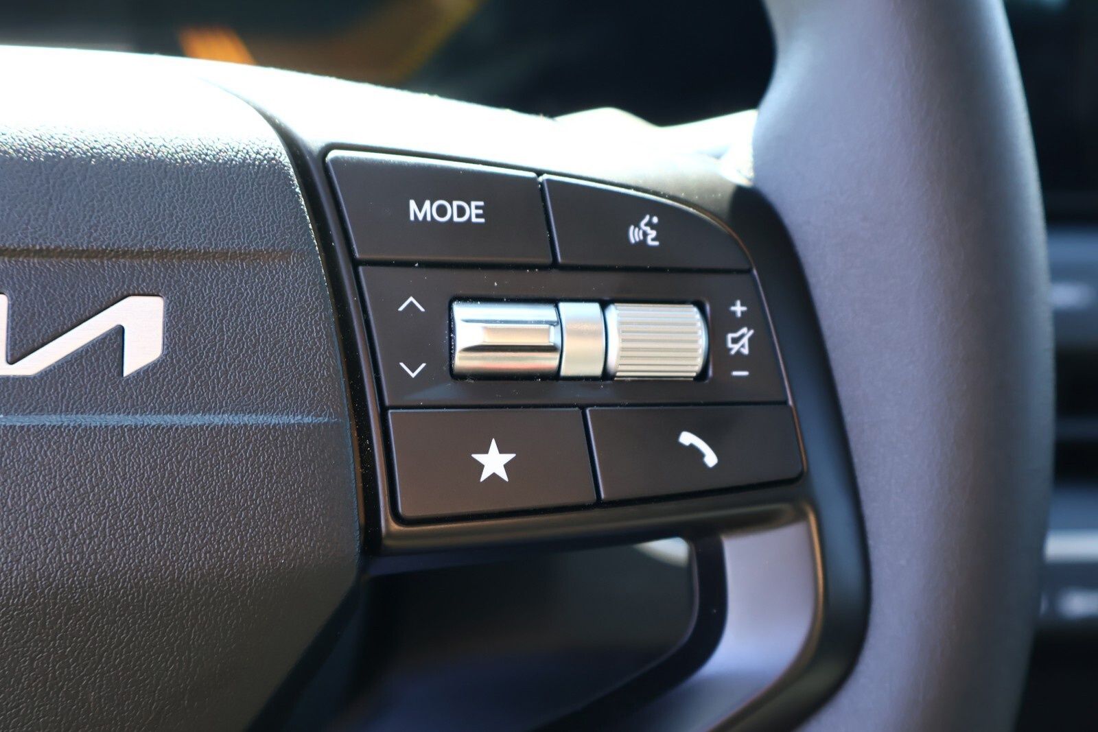 Vehicle image 26 of 29