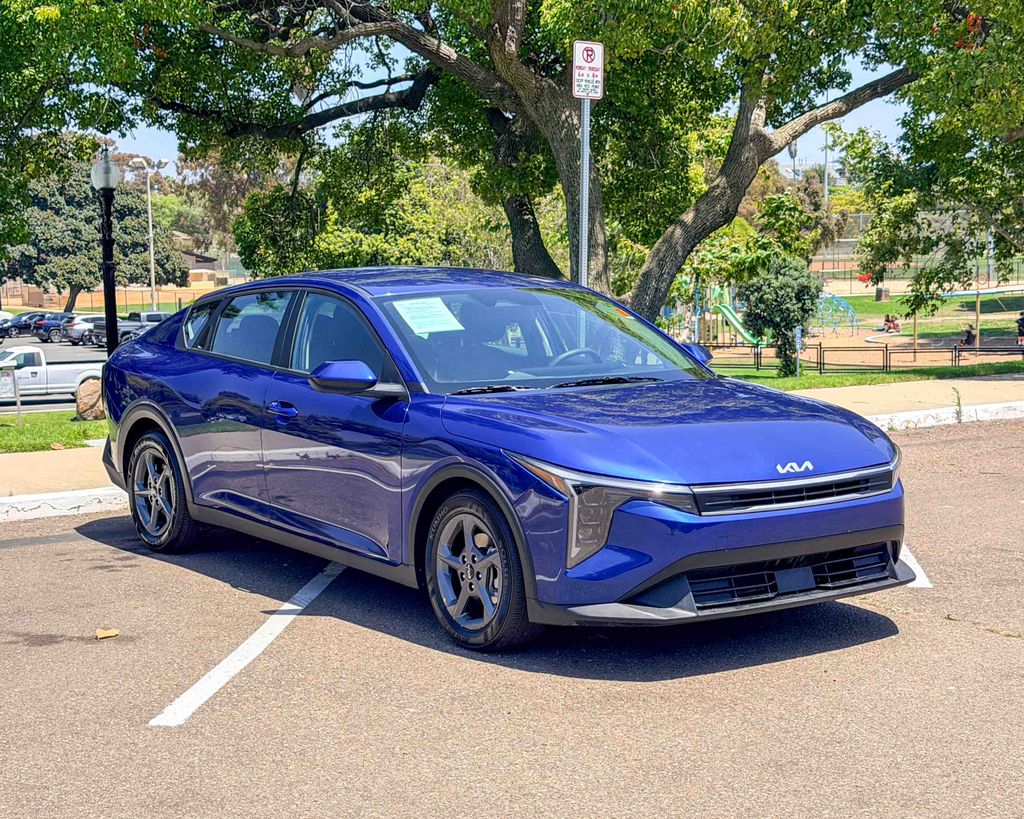 2025 Kia K4 LXS Image 3 of 33