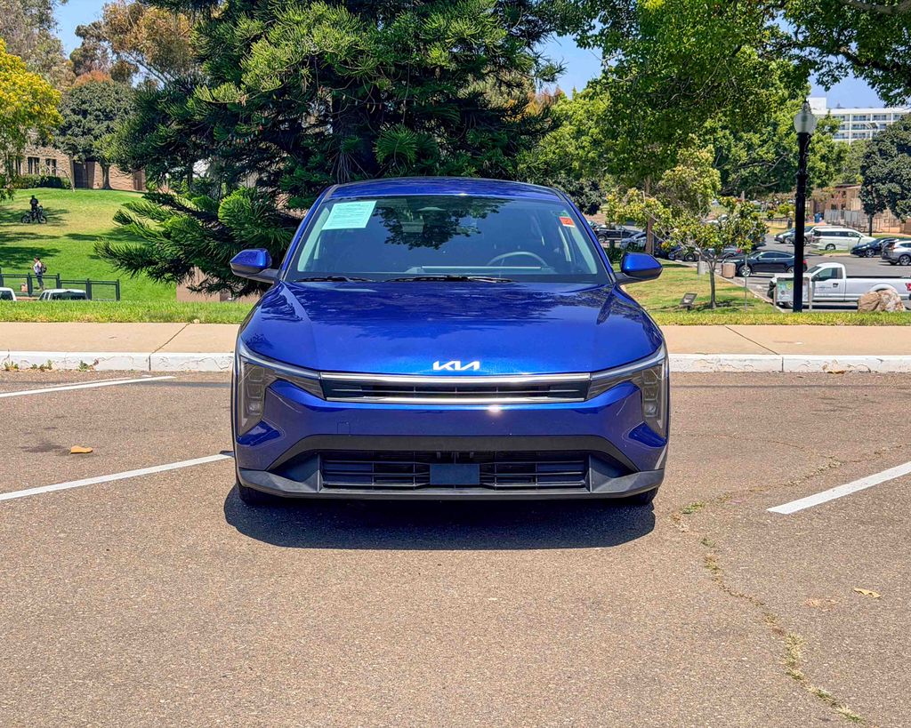 2025 Kia K4 LXS Image 2 of 33