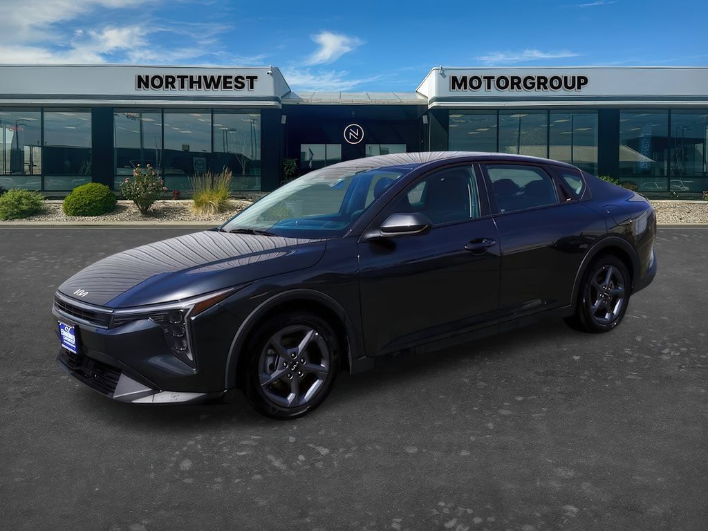 2025 Kia K4 LXS Image 1 of 39