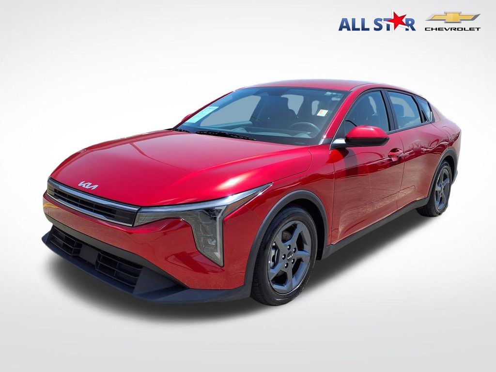 2025 Kia K4 LXS Image 1 of 38