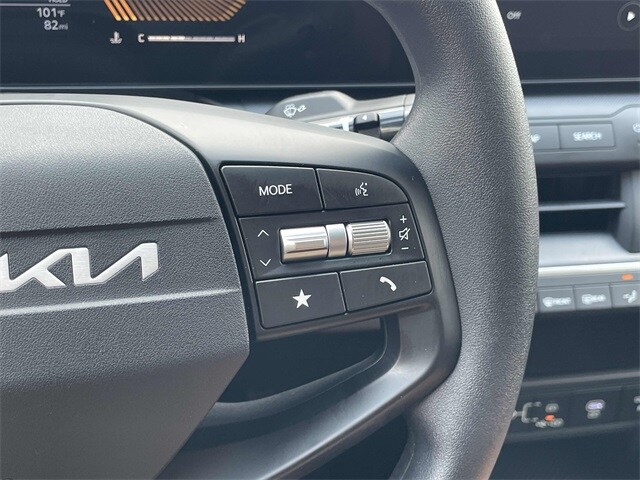 Vehicle image 17 of 20