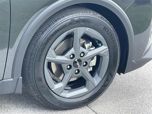 Vehicle image 9 of 20