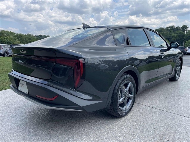 Vehicle image 5 of 20