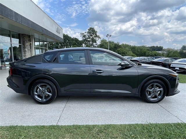 Vehicle image 4 of 20