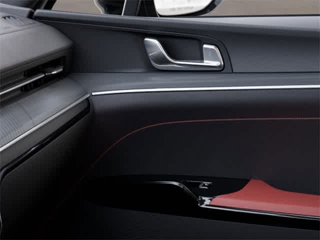 Vehicle image 26 of 28