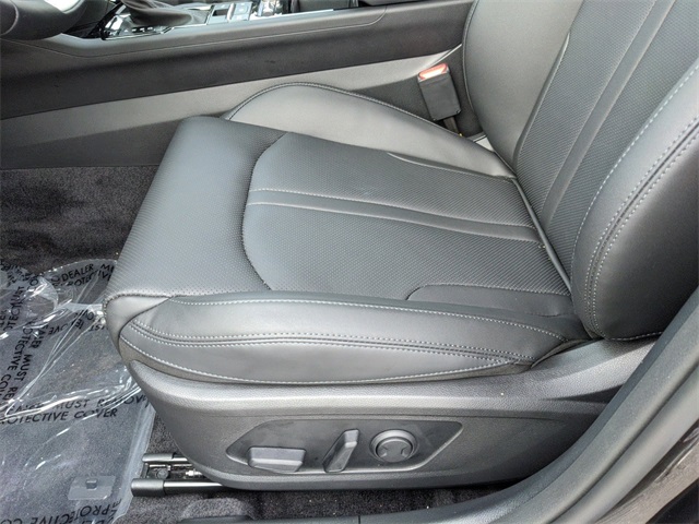 Vehicle image 17 of 23