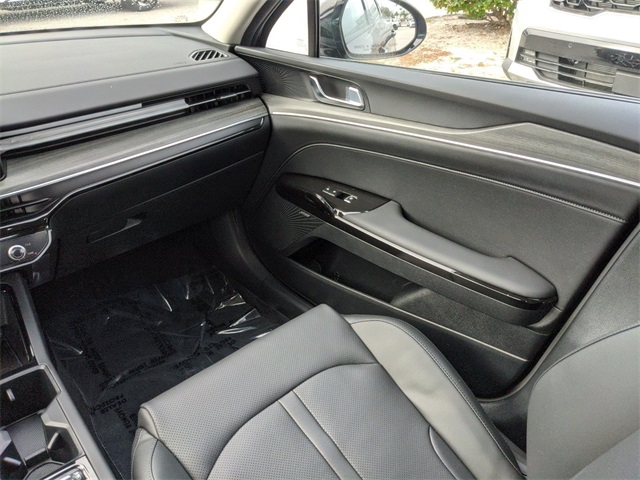 Vehicle image 19 of 23