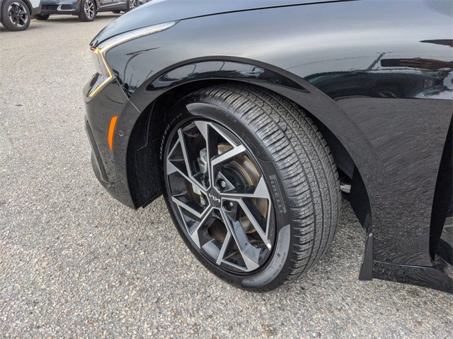 Vehicle image 3 of 23