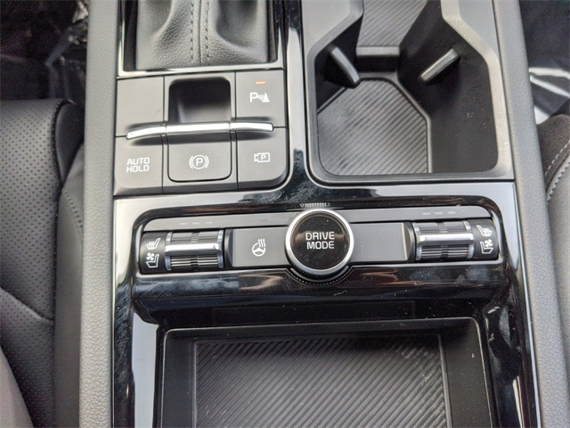 Vehicle image 21 of 23