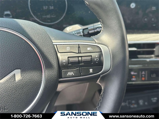 Vehicle image 23 of 34