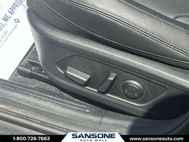Vehicle image 19 of 34
