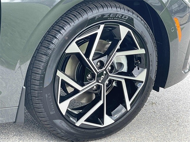 Vehicle image 9 of 20