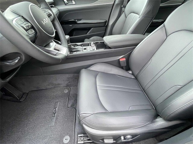 Vehicle image 18 of 20