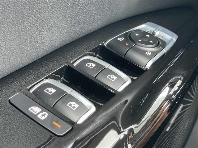 Vehicle image 17 of 20