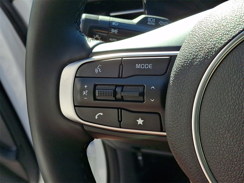 2025 Kia K5 EX Image 18 of 30