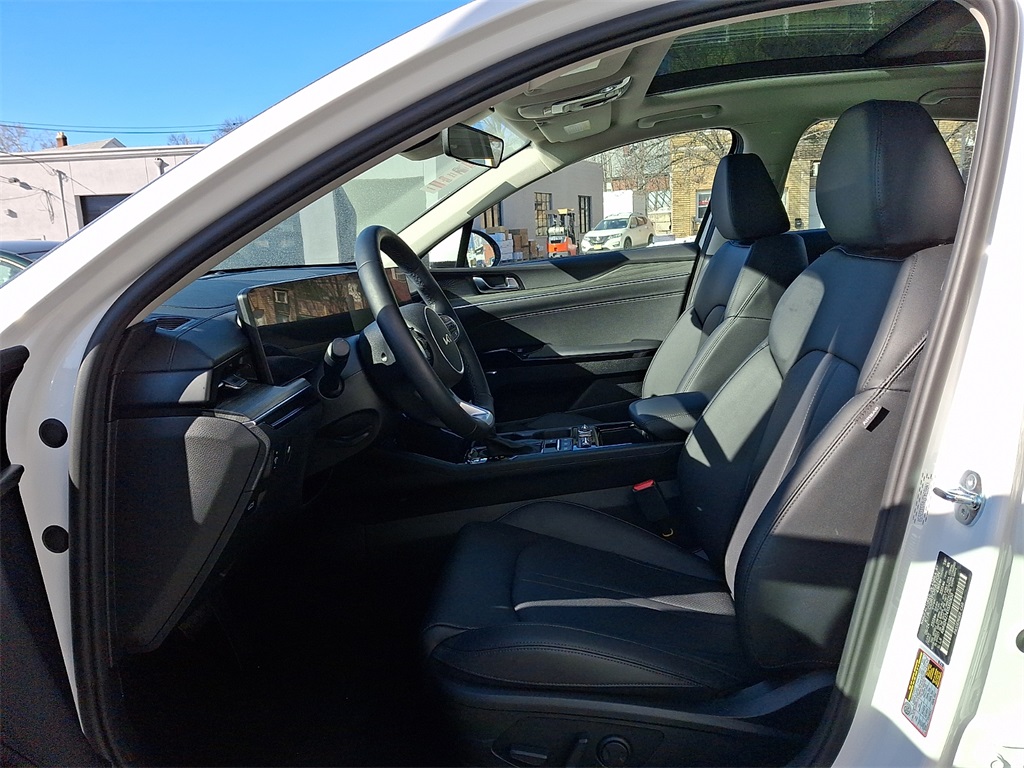 2025 Kia K5 EX Image 11 of 30