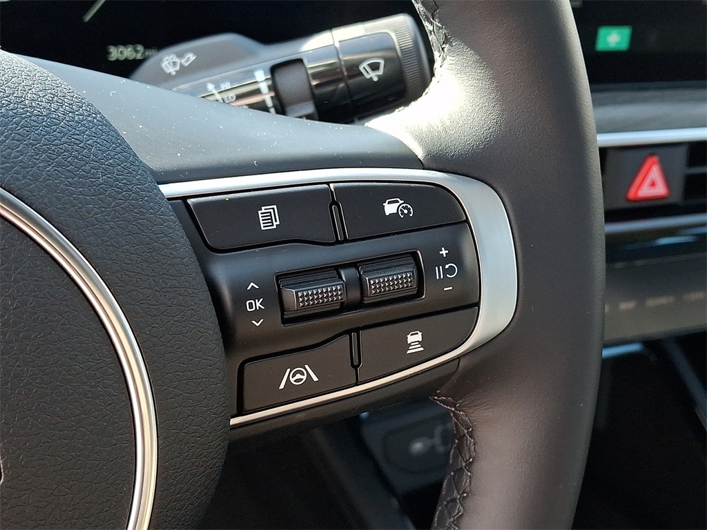 2025 Kia K5 EX Image 26 of 30