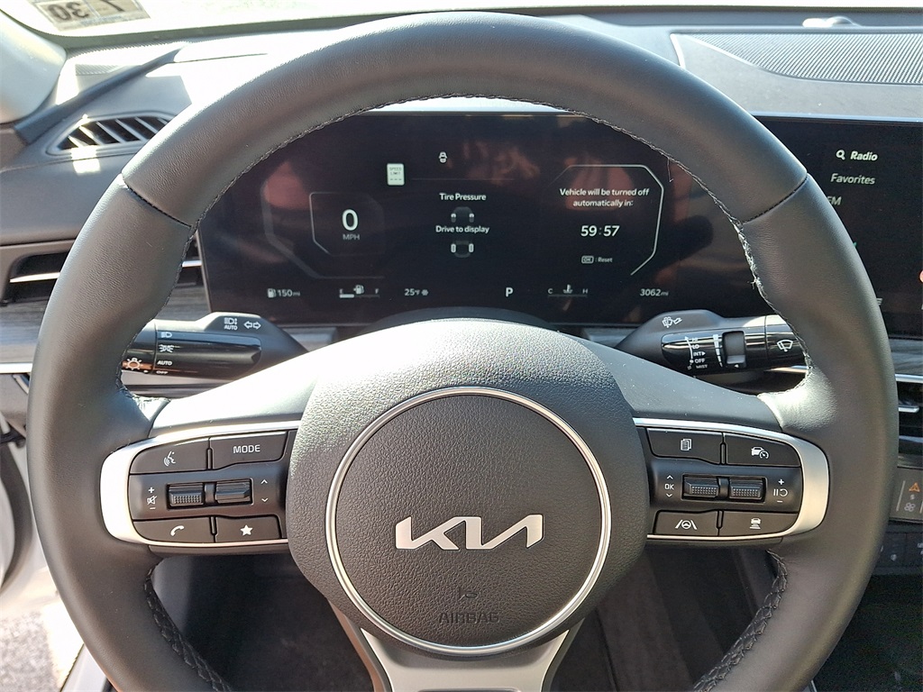 2025 Kia K5 EX Image 13 of 30