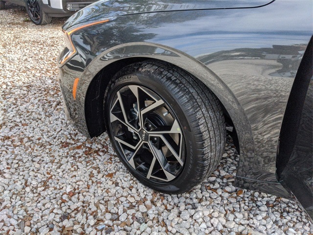 Vehicle image 6 of 23