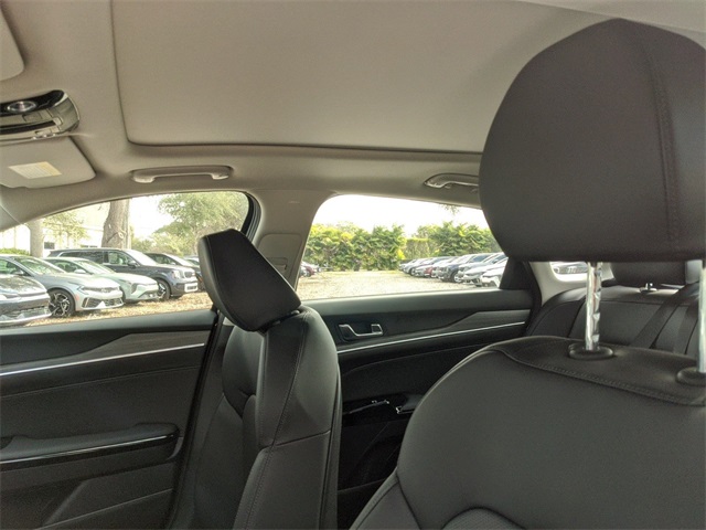 Vehicle image 9 of 23
