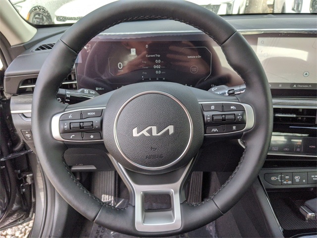 Vehicle image 13 of 23