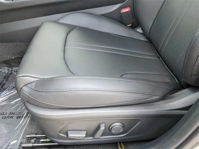Vehicle image 17 of 23