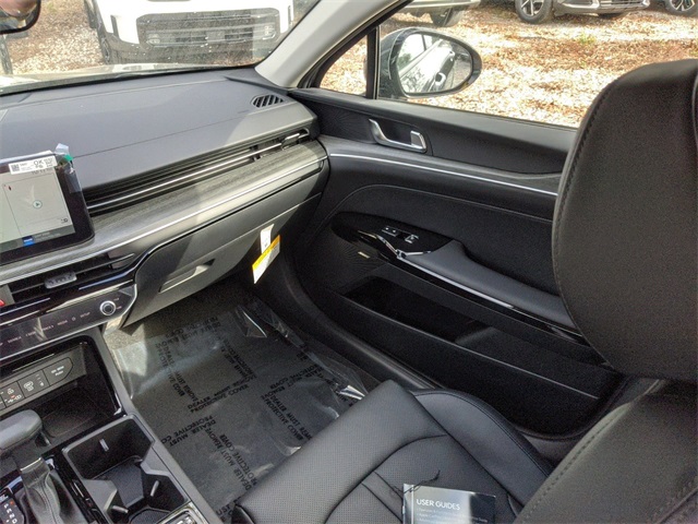 Vehicle image 21 of 23