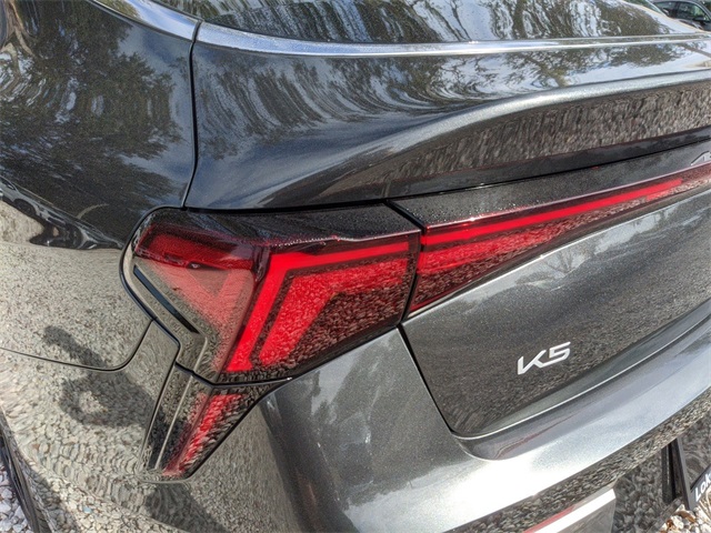 Vehicle image 7 of 23