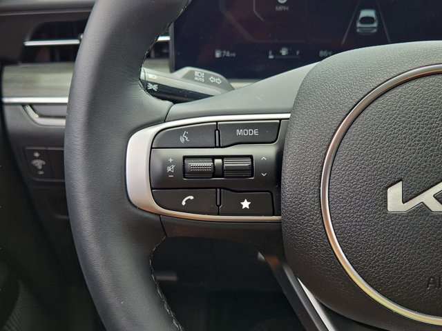 Vehicle image 18 of 29